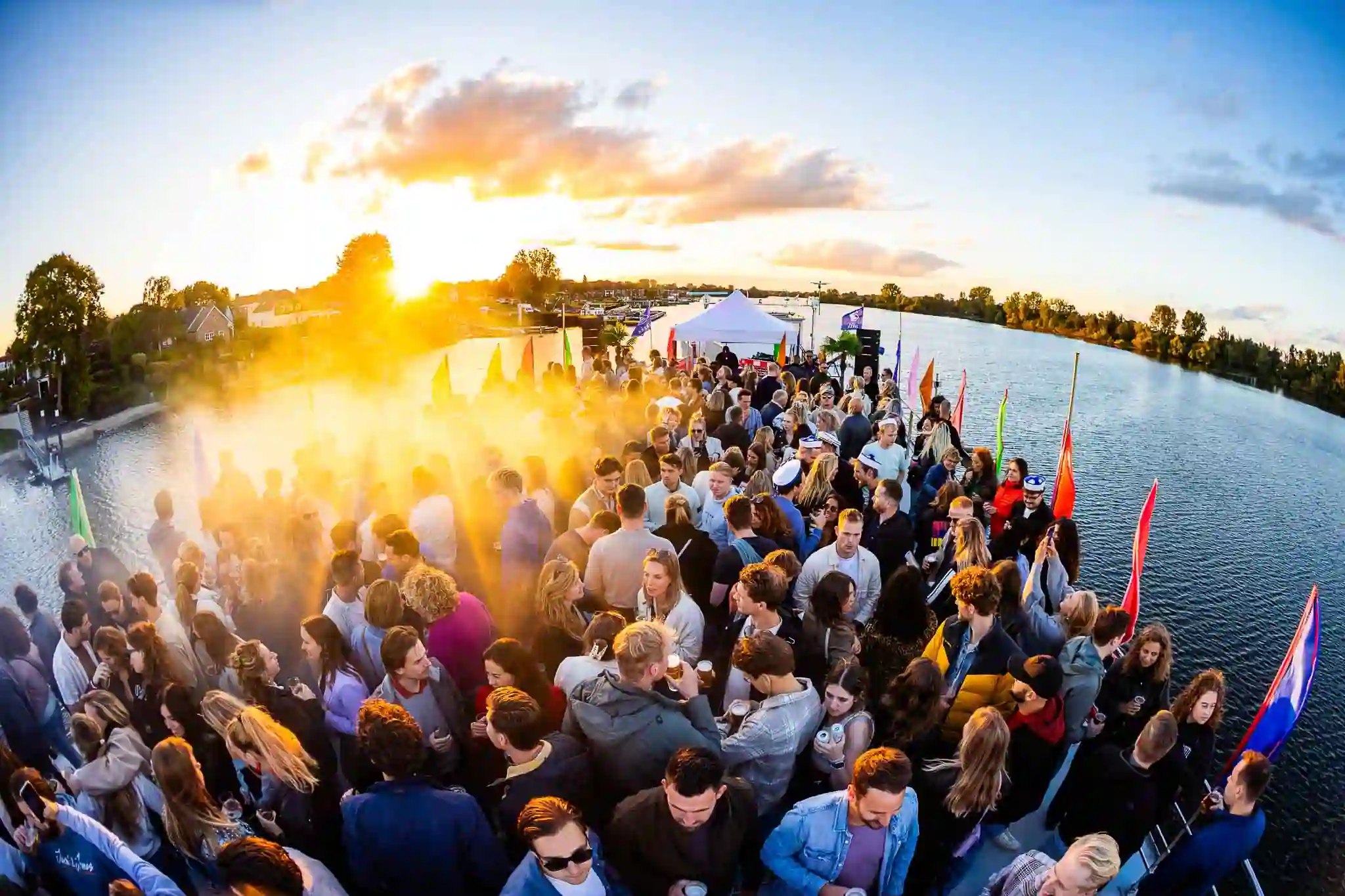 Zonsondergang op de boot